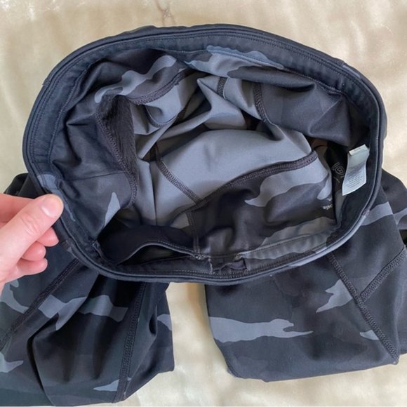Athleta Contender 7/8 Tight in black and gray camo print with zip side pockets S - Picture 8 of 16